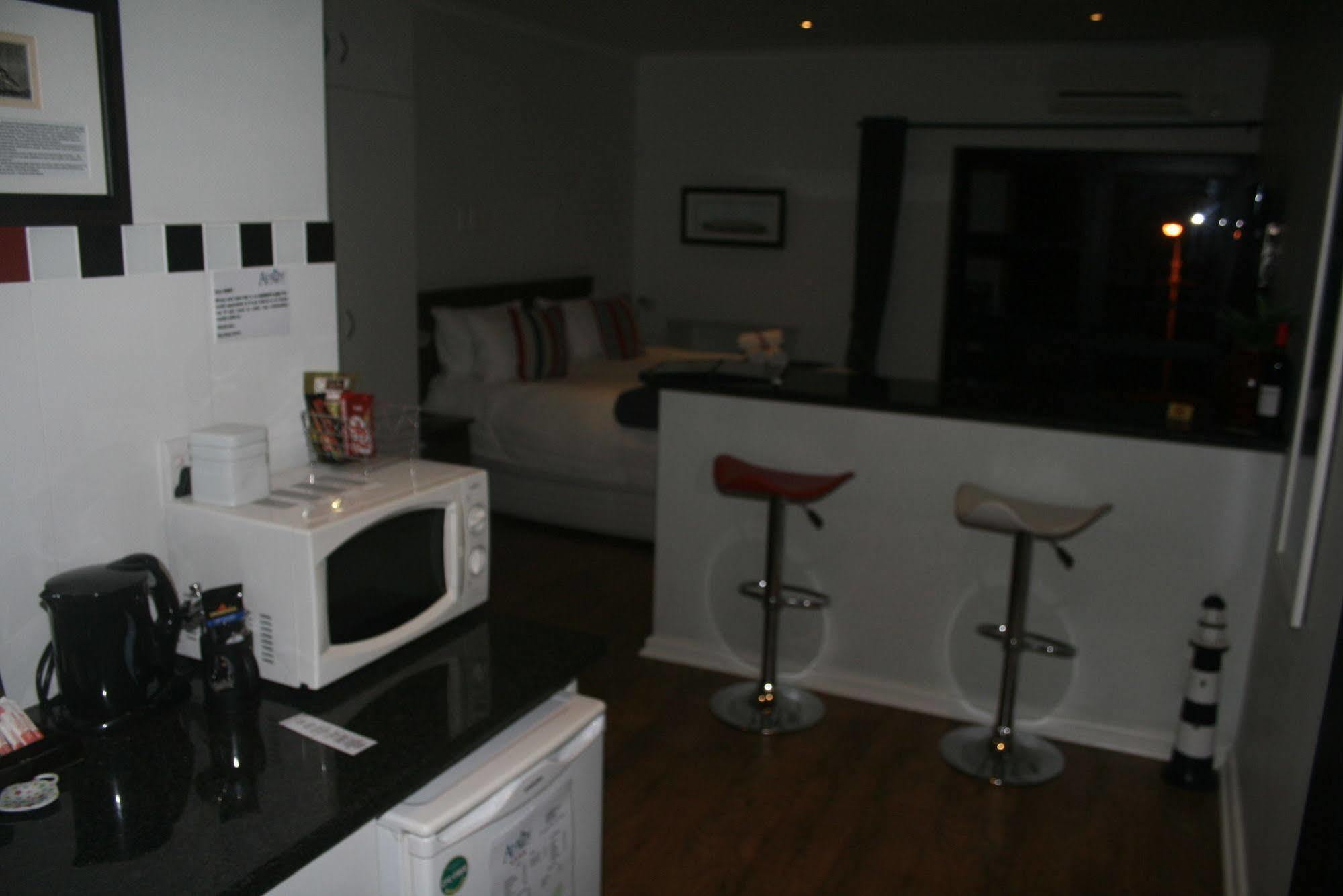 Ahoy Boutique Guest House Порт-Элизабет Экстерьер фото