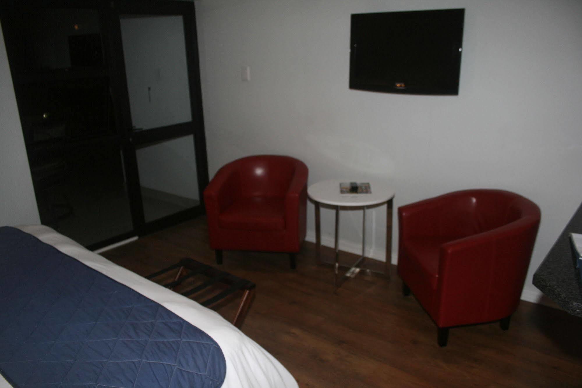 Ahoy Boutique Guest House Порт-Элизабет Экстерьер фото
