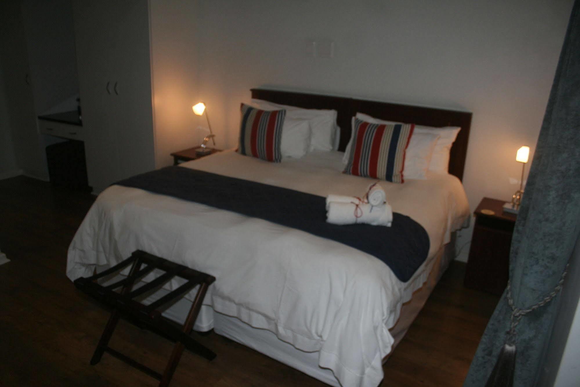 Ahoy Boutique Guest House Порт-Элизабет Экстерьер фото